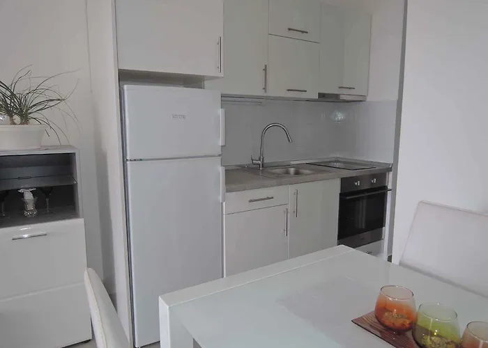 One-bedroom In Lxxxiv شقة تْسْغيكفانِتْسا